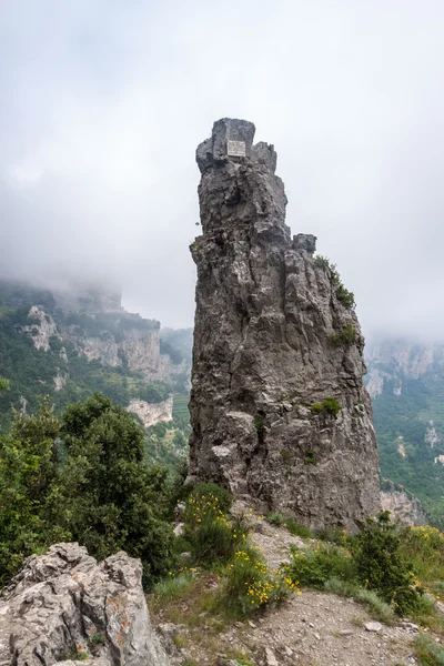 Paisagem rochosa na costa de Amalfi — Fotografia de Stock