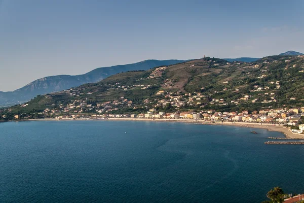 Letecký pohled na pobřeží v Agropoli — Stock fotografie