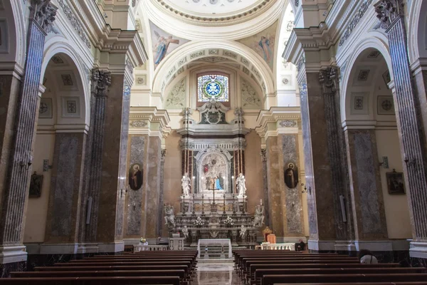 Interior de uma igreja Santissima Annunziata em Salerno — Fotografia de Stock