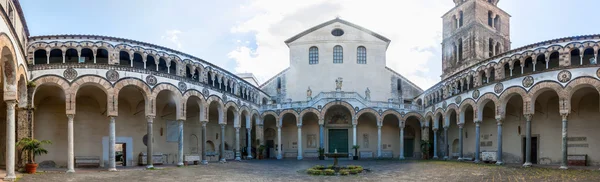 Katedrála (duomo) v Salerno — Stock fotografie