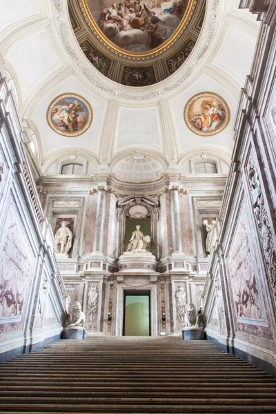 Hlavní schodiště v Palazzo Reale Caserta — Stock fotografie