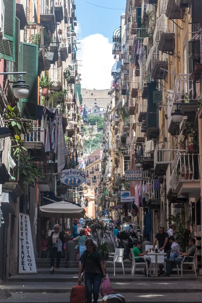 Calle en el centro histórico de Nápoles — Foto de Stock