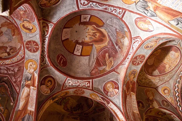 Grotta kyrka i cappadocia — Stockfoto