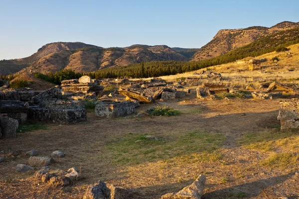 Ruiny starożytnego miasta hierapolis — Zdjęcie stockowe