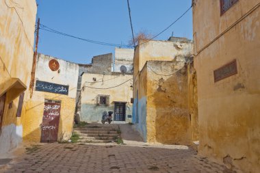 Meknes Medine dar sokakta