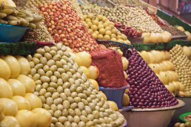  Bir pazarda zeytin durak 