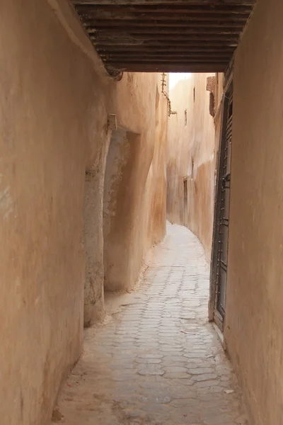 Szűk utcában a Fez medina — Stock Fotó