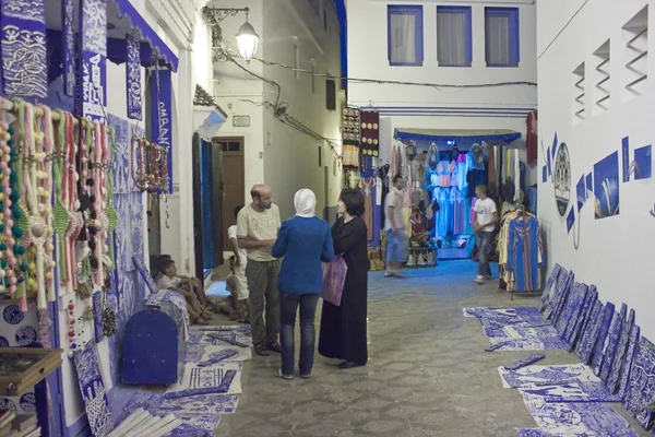 People in a medina of Asilah — Stock Photo, Image