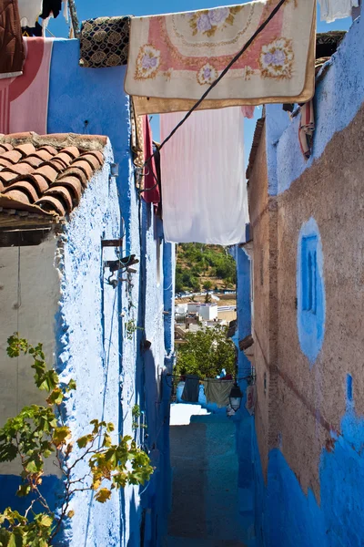 Chefchaouen mavi şehir caddede — Stok fotoğraf