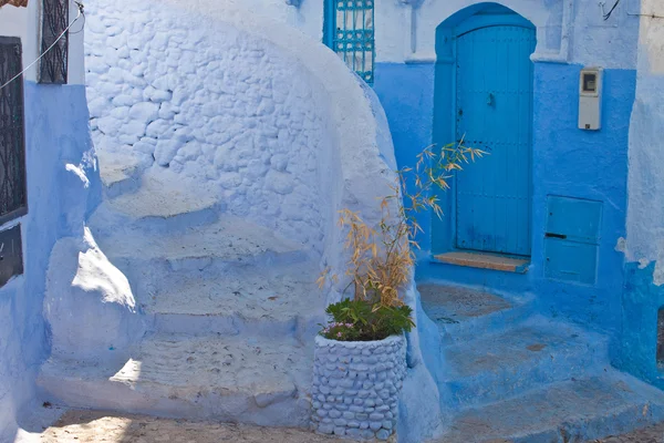 Chefchaouen mavi şehir caddede — Stok fotoğraf