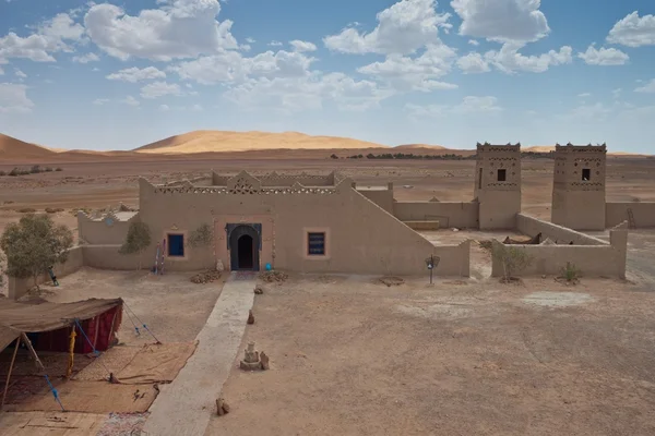 Kasbah v poušti v Erg Chebbi — Stock fotografie