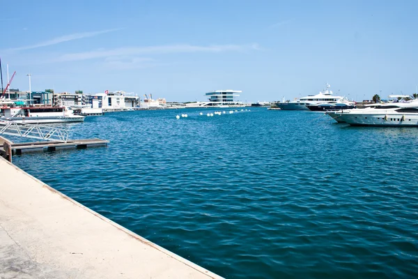 Yates en un puerto de Valencia — Foto de Stock