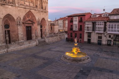 Burgos meydanda Santa Maria