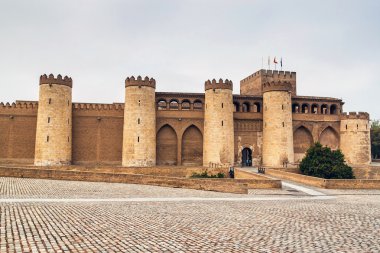 Aljaferia - müstahkem Ortaçağ İslam Sarayı