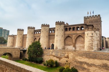 Aljaferia - müstahkem Ortaçağ İslam Sarayı