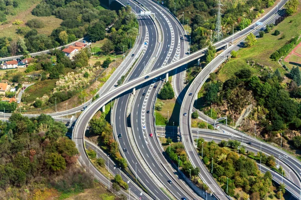 Veduta aerea dell'attraversamento dell'autostrada — Foto Stock
