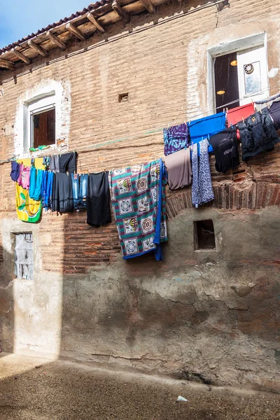 Prádlo na ulici ve městě Calahorra — Stock fotografie