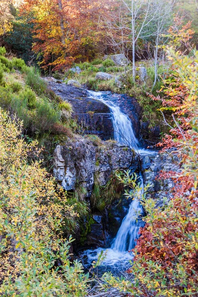 Cascades d'un ruisseau Puente Ra — Photo