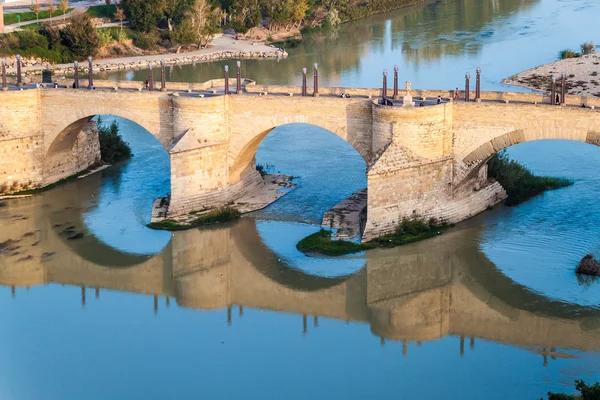 Stone bridge in Zaragoza — Stock Photo, Image