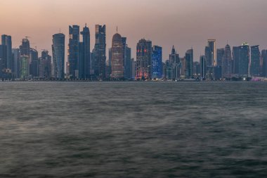 Doha ufuk çizgisinin akşam manzarası, Katar