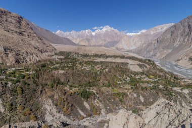 Pakistan 'ın Gilgit-Baltistan bölgesinde, Passu (Katedral) konilerinin altında Hunza Vadisi