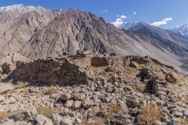 Pakistan 'ın Gilgit-Baltistan bölgesinde Hunza Vadisi' ndeki Ondra kalesi.