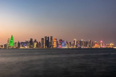 Doha ufuk çizgisinin akşam manzarası, Katar