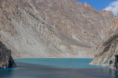 Hunza Vadisi 'ndeki Attabad Gölü, Pakistan' ın Gilgit-Baltistan bölgesi.
