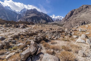 Pakistan 'ın Gilgit-Baltistan bölgesinde Hunza Vadisi' ndeki Ondra kalesi.