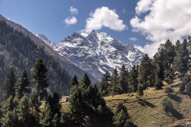 Pakistan 'ın Gilgit-Baltistan bölgesinde Chongra tepeleri karla kaplandı.