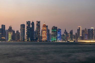 Doha ufuk çizgisinin akşam manzarası, Katar