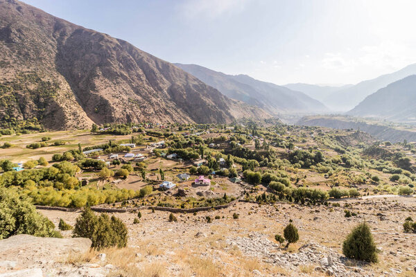 Вид с воздуха на деревню Таришинг, регион Гилгит-Балтистан в Пакистане