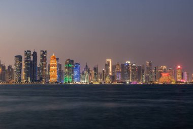 Doha ufuk çizgisinin akşam manzarası, Katar