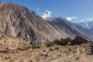 Pakistan 'ın Gilgit-Baltistan bölgesinde Hunza Vadisi' ndeki Ondra kalesi.