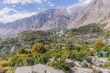 Pakistan 'ın Hunza Vadisi, Gilgit-Baltistan bölgesindeki Karimabad Altit köyünün hava manzarası