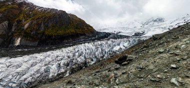 Pakistan 'da Minapin Buzulu, Gilgit-Baltistan Bölgesi