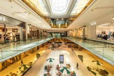 LUSAİL, Katar - 20 EYLÜL 2023: Vendome Mall in Lusail, Katar