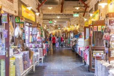 DOHA, Katar - 19 Eylül 2023: Doha, Katar 'daki Souq Waqif pazarı