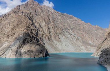 Hunza Vadisi 'ndeki Attabad Gölü, Pakistan' ın Gilgit-Baltistan bölgesi.
