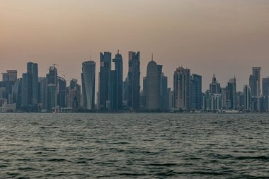 Doha ufuk çizgisinin akşam manzarası, Katar