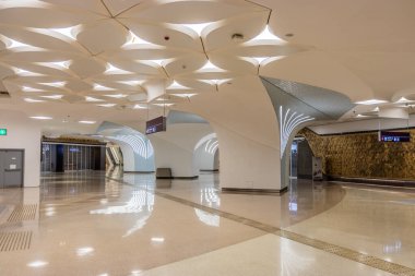 DOHA, Katar - 19 EYLÜL 2023: Katar, Doha metro istasyonu görüntüsü