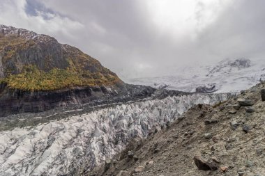 Pakistan 'da Minapin Buzulu, Gilgit-Baltistan Bölgesi