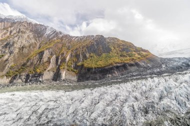 Pakistan 'da Minapin Buzulu, Gilgit-Baltistan Bölgesi