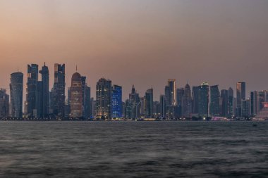 Doha ufuk çizgisinin akşam manzarası, Katar