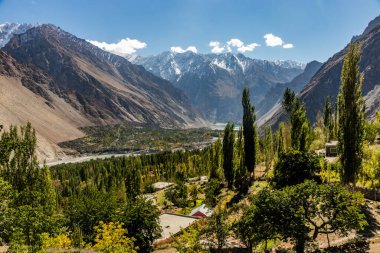 Pakistan 'ın Gilgit-Baltistan bölgesindeki Hunza Vadisi' ndeki Gulmit ve Shishkat köyleri