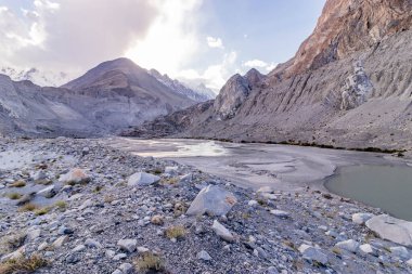 Passu Gölü, Pakistan 'ın Gilgit-Baltistan bölgesi.