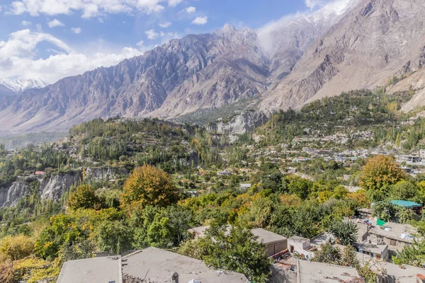 Pakistan 'ın Hunza Vadisi, Gilgit-Baltistan bölgesindeki Karimabad Altit köyünün hava manzarası