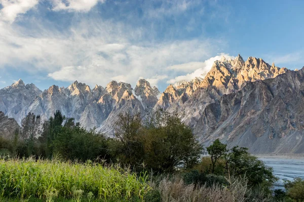 Pakistan 'ın Gilgit-Baltistan bölgesinde Hunza Vadisi' nde Passu (Katedral) konileri