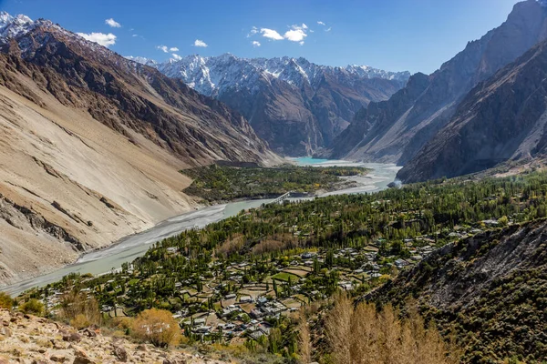 Pakistan 'ın Gilgit-Baltistan bölgesindeki Hunza Vadisi' ndeki Gulmit ve Shishkat köyleri