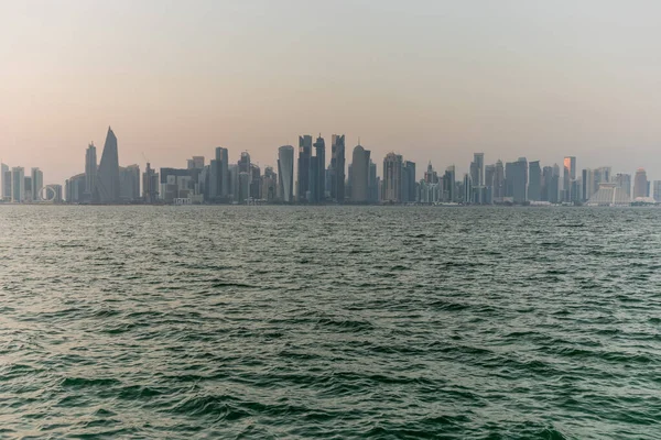 Doha ufuk çizgisinin akşam manzarası, Katar